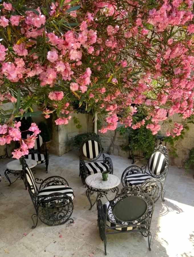 Hotel Gounod Saint-Rémy-de-Provence Esterno foto